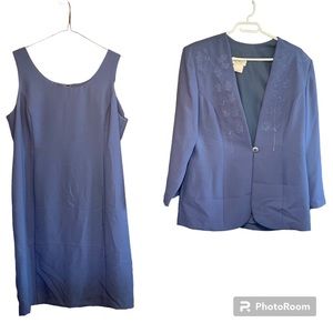 SALE!! Vintage Suit dress 2 piece fits like a 12.    2